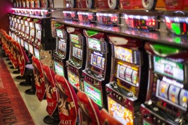quizi platform interface showing football, live casino, slots, and esports categories