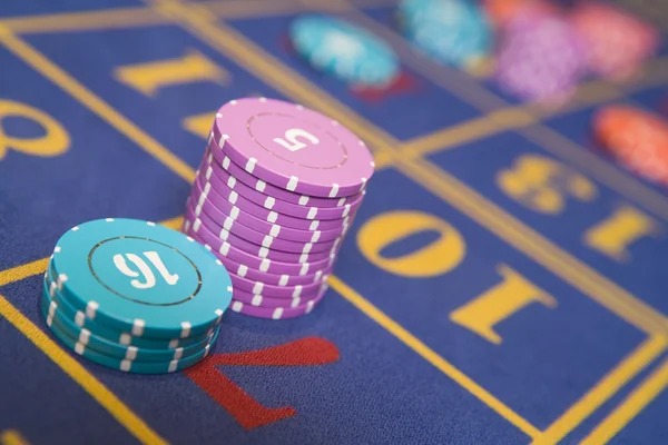 quizi game categories menu on mobile phone showing Football, Live Casino, Slots, Esports